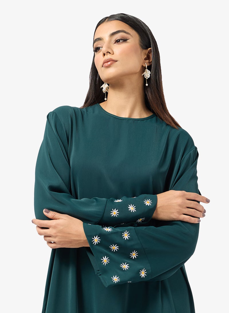 Khizana Abaya With Embroidered Sleeves - Image 3